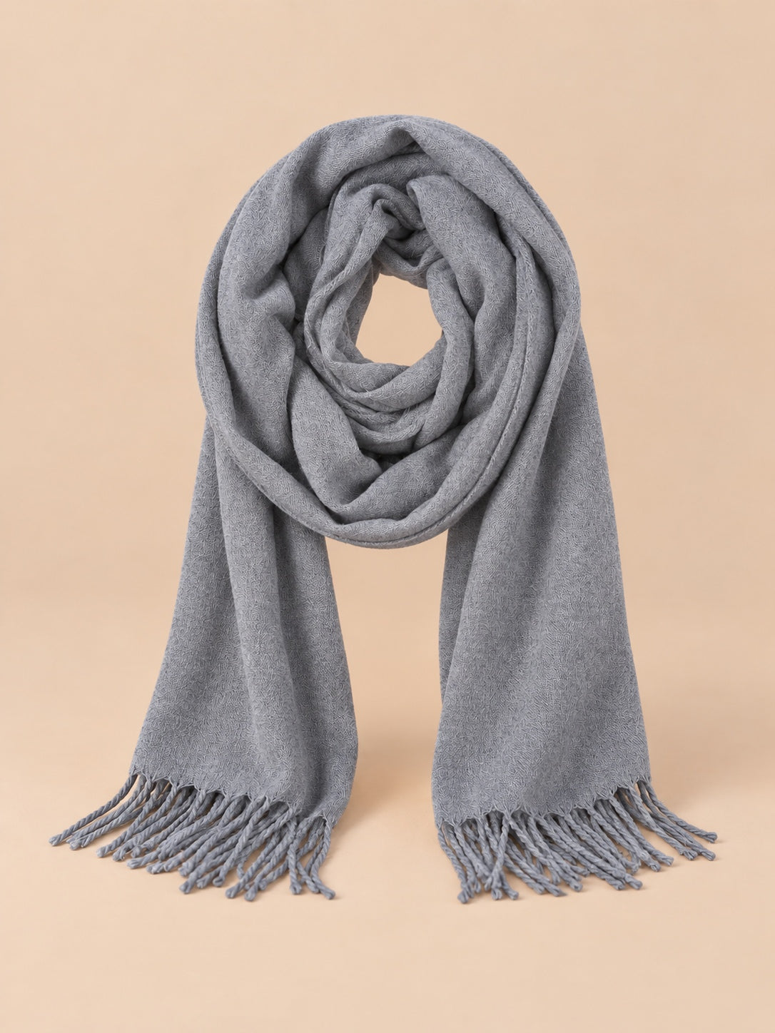Sciarpa lunga da uomo con frange in maglia morbida, colore grigio scuro, vista frontale