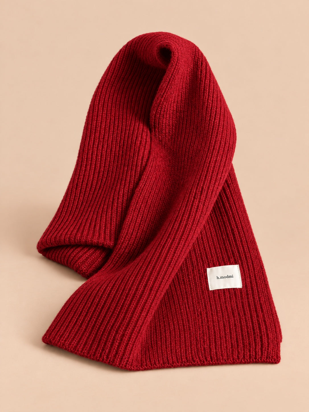 Sciarpa lunga in maglia spessa antivento, modello 10, colori bianco e rosso, vista frontale