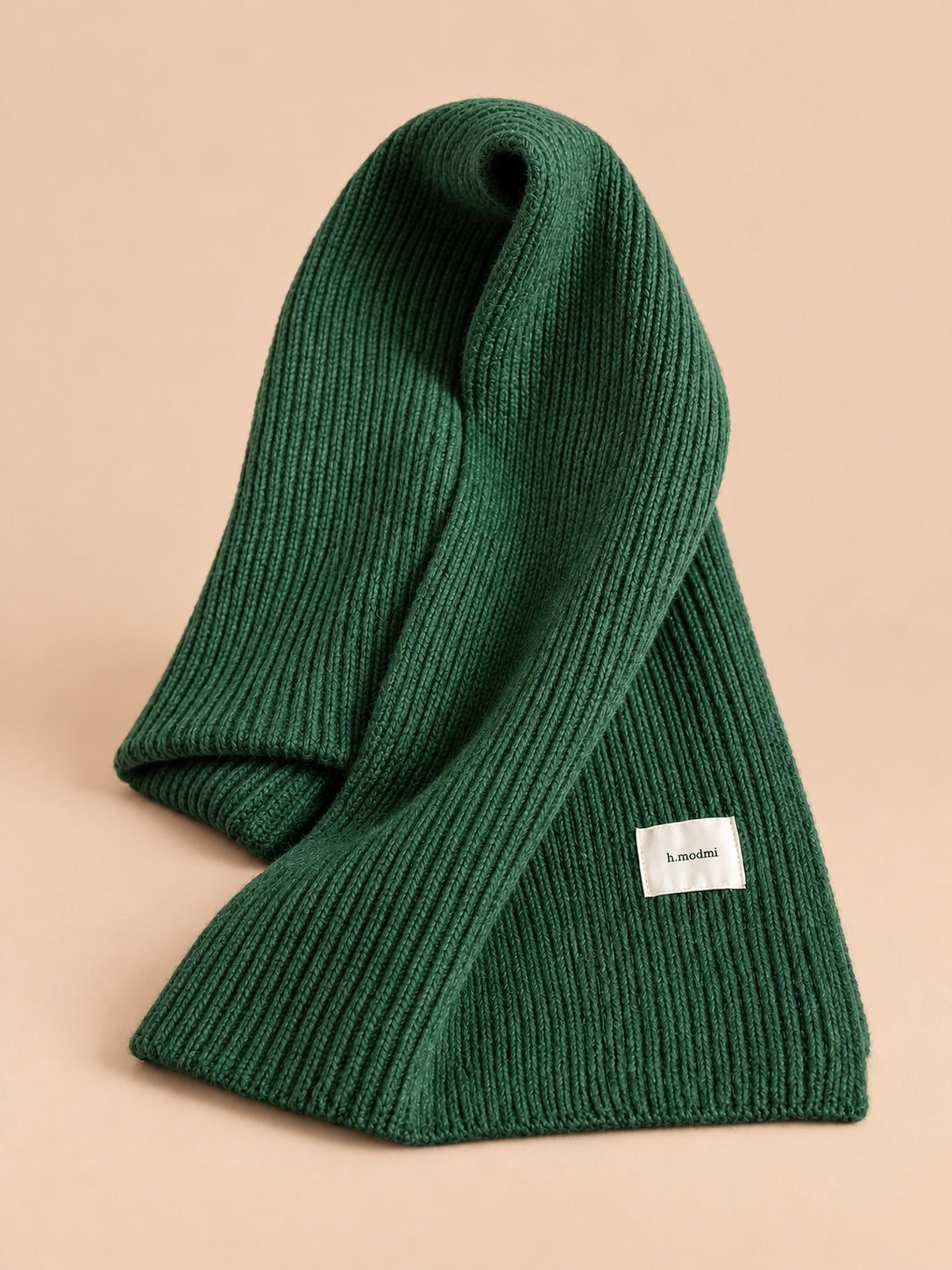 Sciarpa lunga in maglia spessa antivento, modello 4, colori bianco e verde, vista frontale