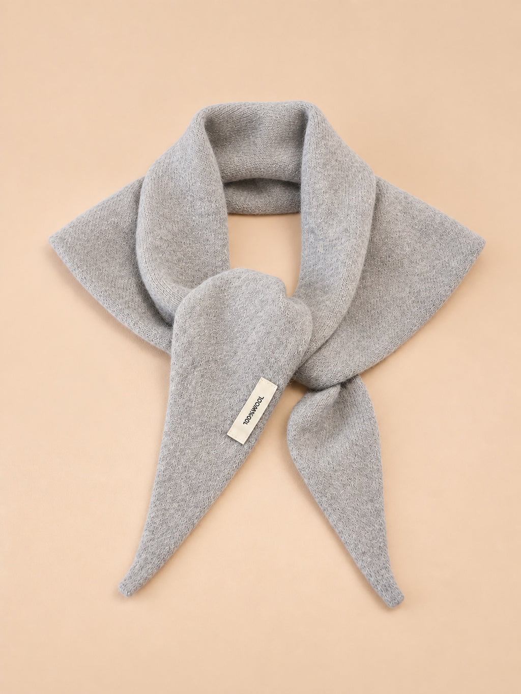 Sciarpa triangolare da donna in pura lana, scialle leggero, db031-01p, colore grigio chiaro, vista frontale