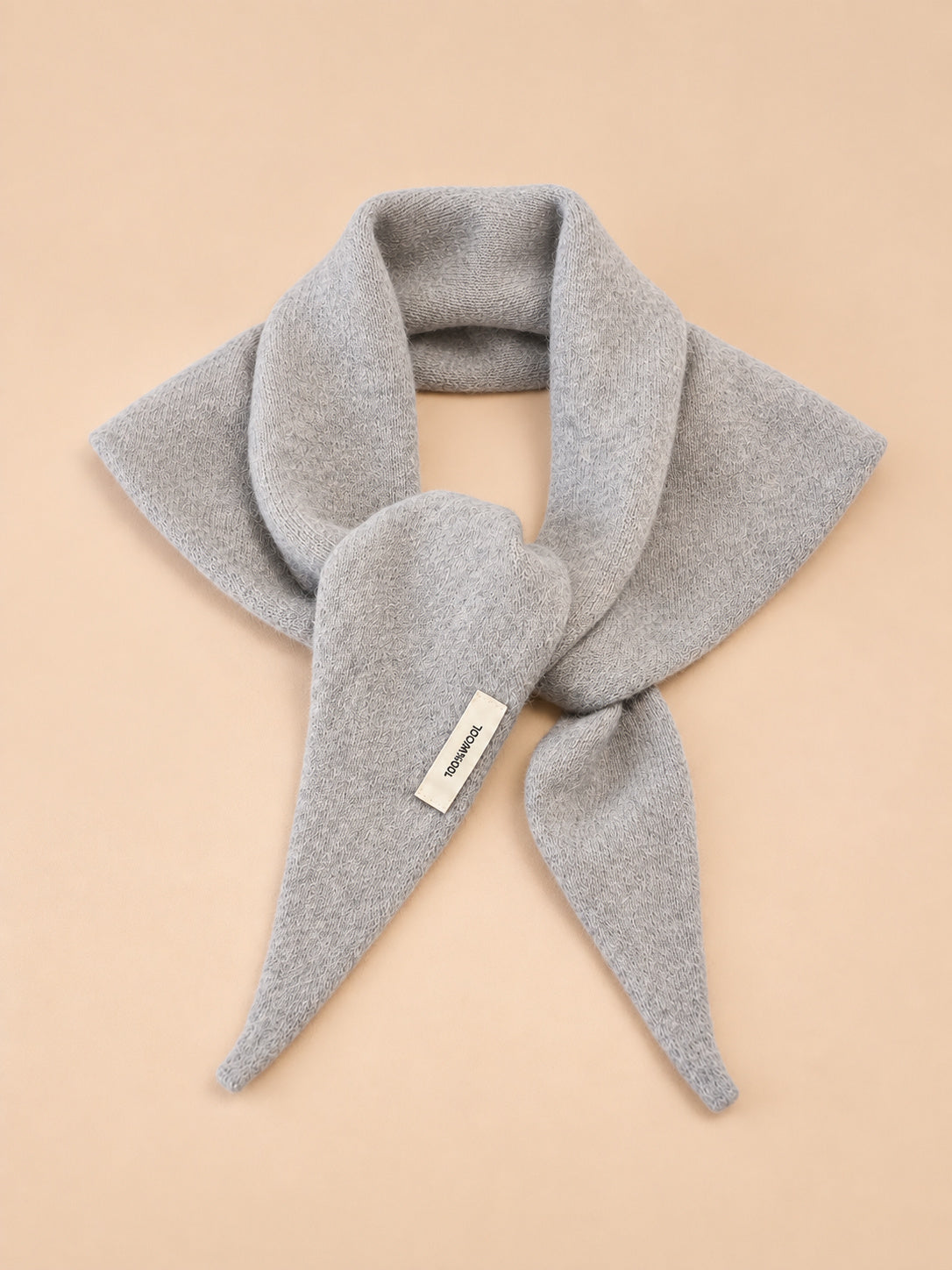 Sciarpa triangolare da donna in pura lana, scialle leggero, db031-01p, colore grigio chiaro, vista frontale