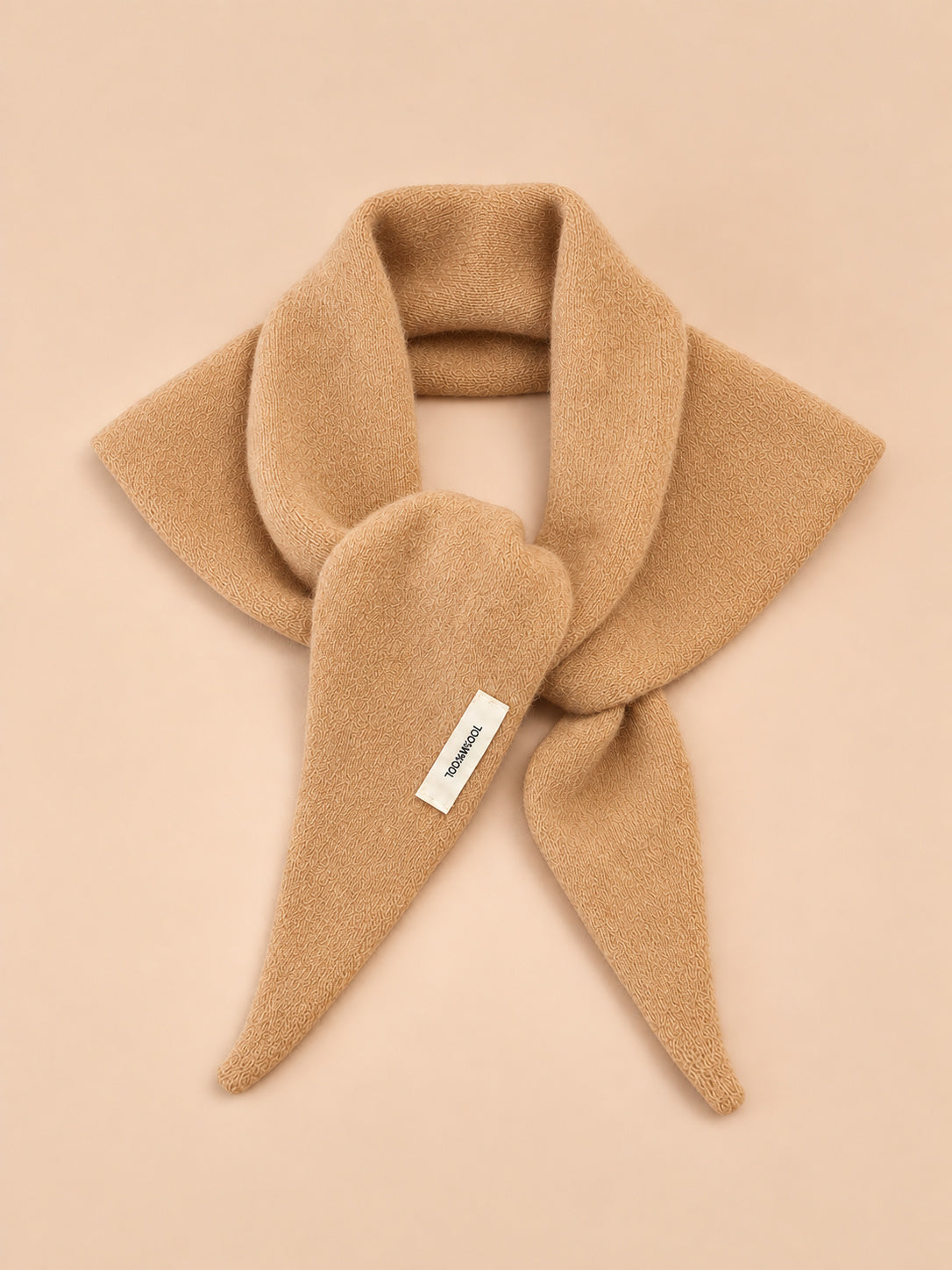 Sciarpa triangolare da donna in pura lana, scialle leggero, db031-04p, colore cammello, vista frontale