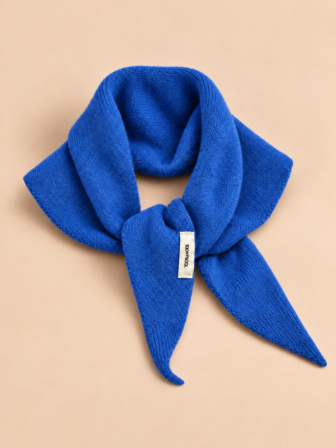 Sciarpa triangolare da donna in pura lana, scialle leggero, db031-10p, colore blu royal, vista frontale