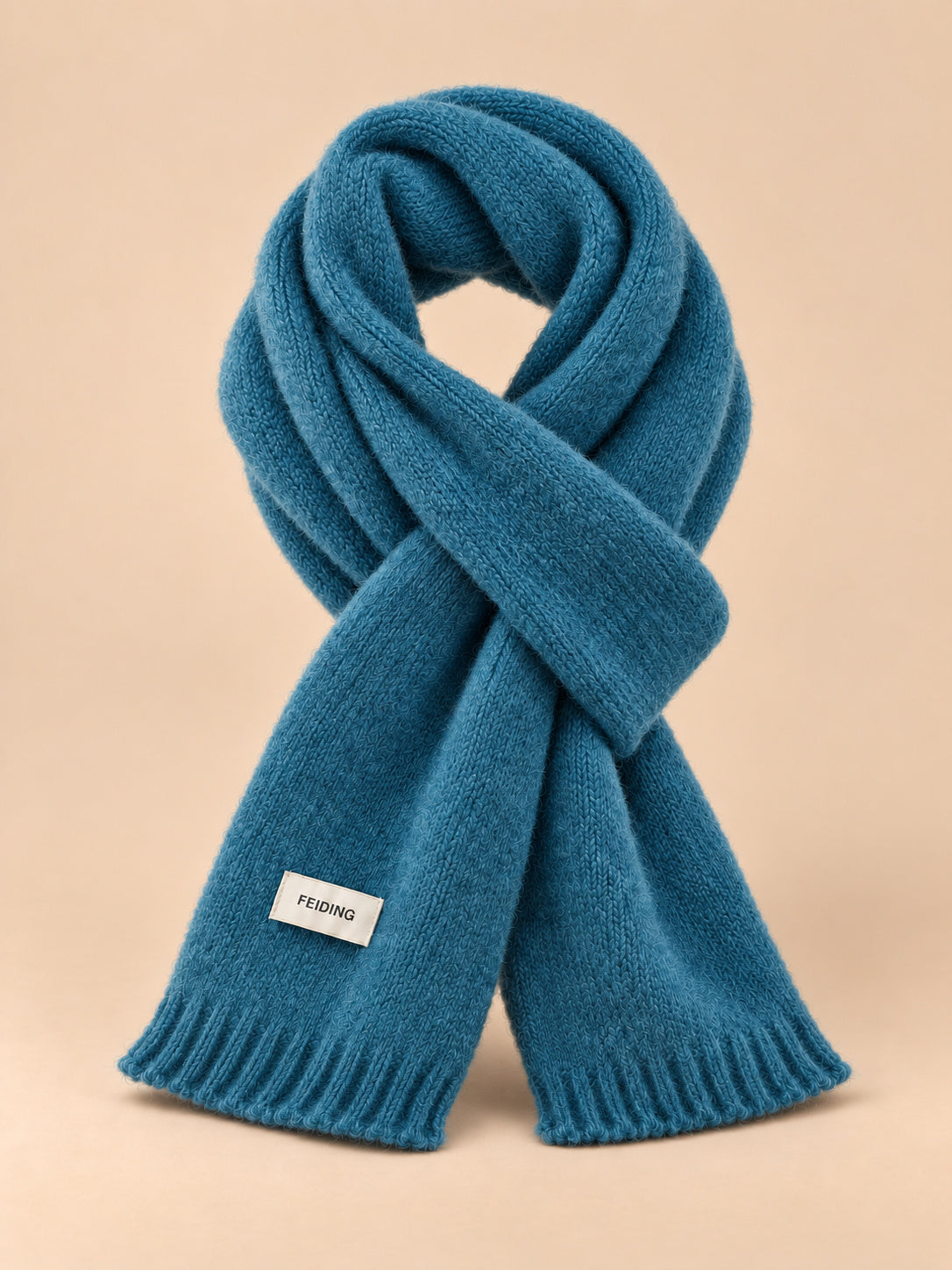 Sciarpa classica in maglia a tinta unita per l’inverno, colore blu lago, vista frontale