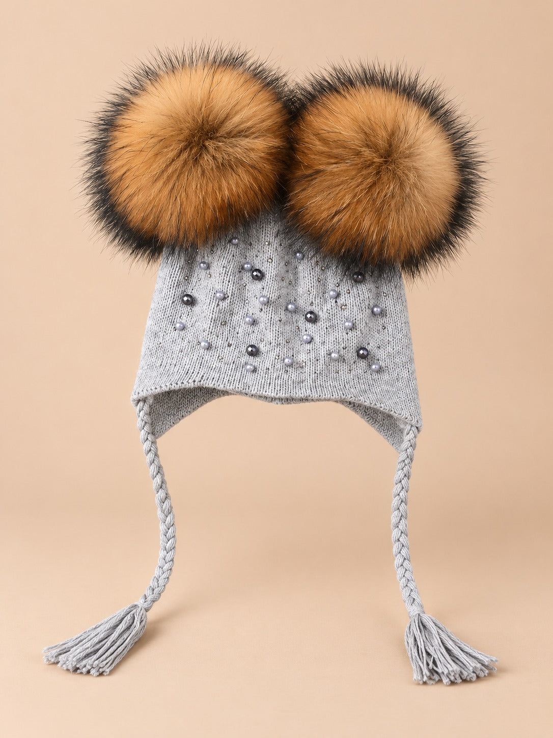 Berretto da bambino con due pompon in pelliccia di procione, pompon naturali, colore grigio chiaro, vista frontale
