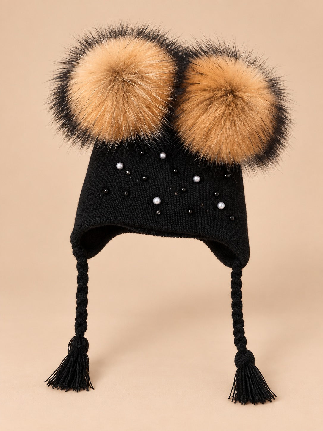 Berretto da bambino con due pompon in pelliccia di procione, pompon naturali, colore nero, vista frontale