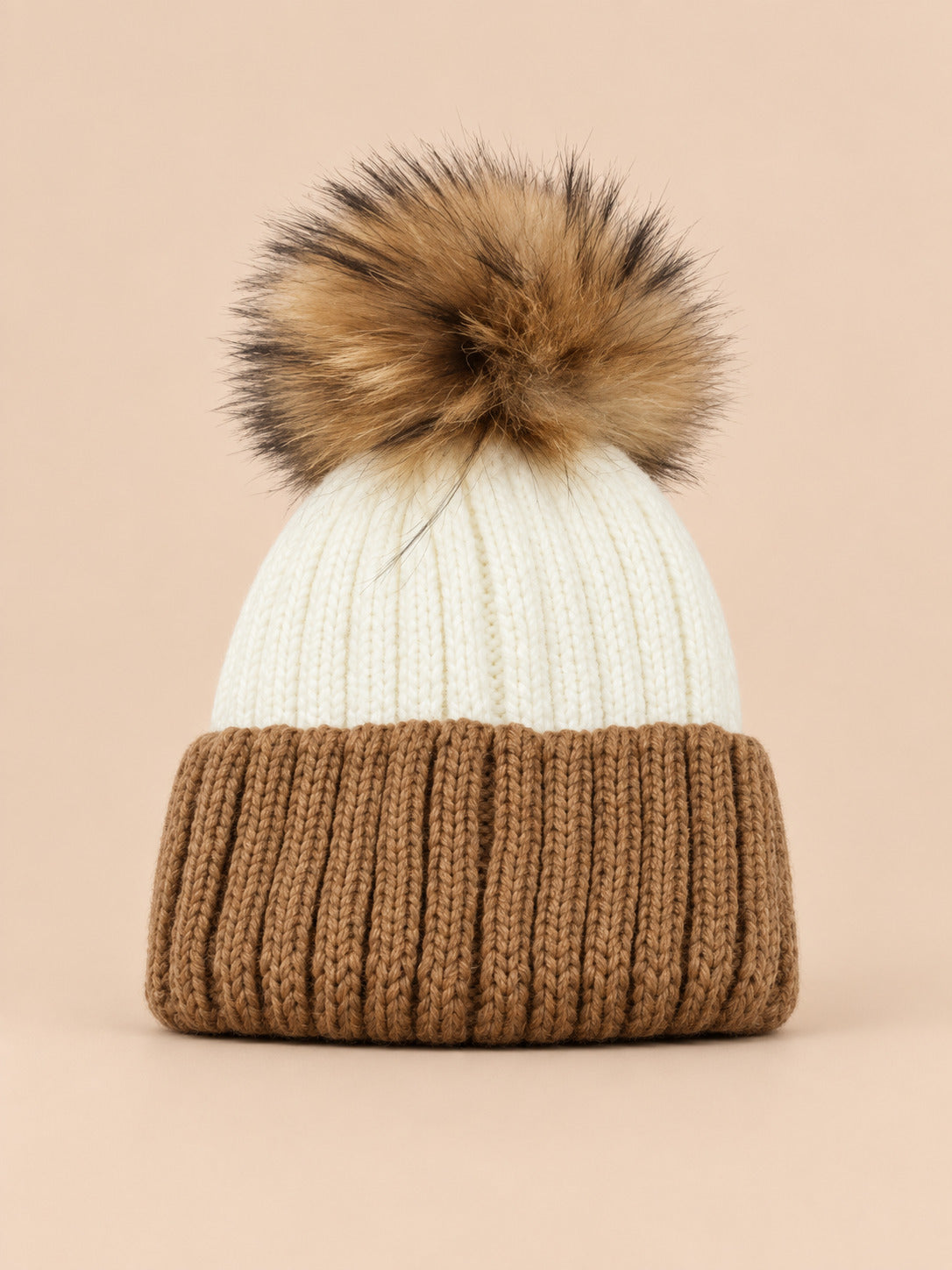 Set berretto e sciarpa da bambino con pompon in pelliccia, colore bianco, vista frontale