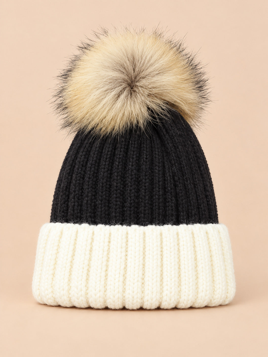 Set berretto e sciarpa da bambino con pompon in pelliccia, colore nero, vista frontale