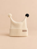 Berretto da bambino a due punte con piccoli pompon, modello bianco 2, colore bianco, vista frontale