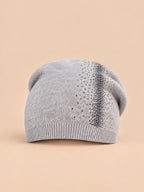 Berretto con strass in misto lana a doppio strato, colore grigio, ENJOYFUR, vista frontale