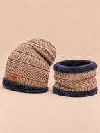 Set berretto e sciarpa antivento foderati in pile, colore beige, vista di tre quarti