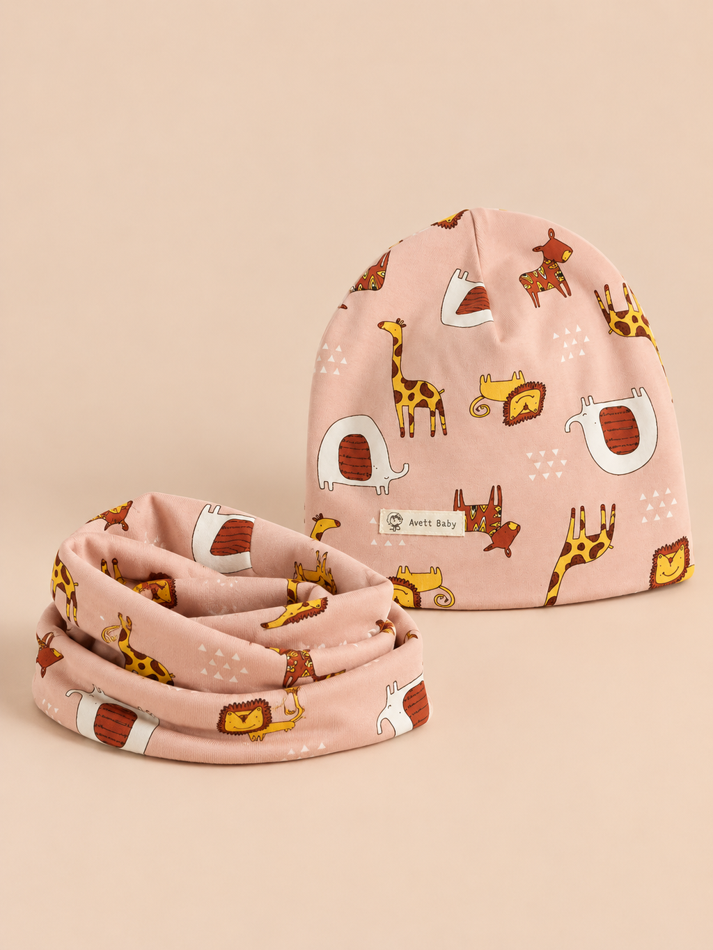 Set berretto e sciarpa da bambino con elefanti, variante elefante rosa, vista frontale