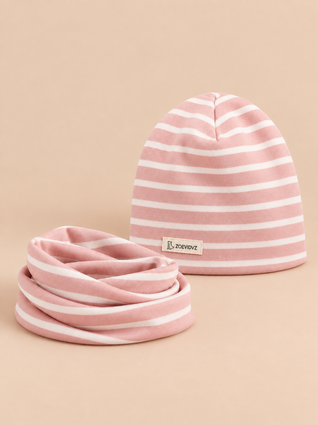 Set berretto e sciarpa da bambino a righe, variante righe rosa, vista frontale nella foto del prodotto