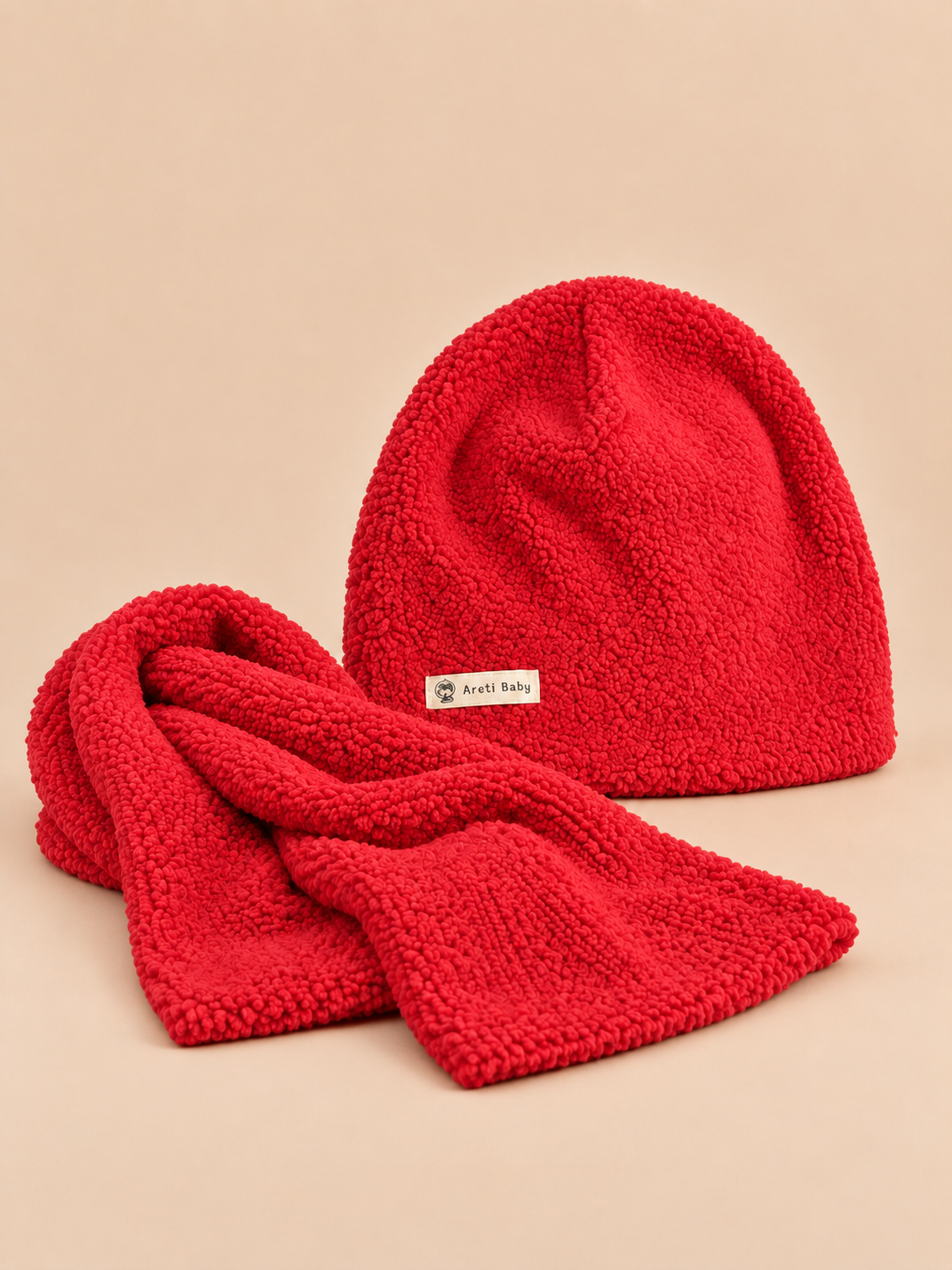 Set berretto e sciarpa da bambino in peluche, colore rosso, vista frontale nella foto del prodotto