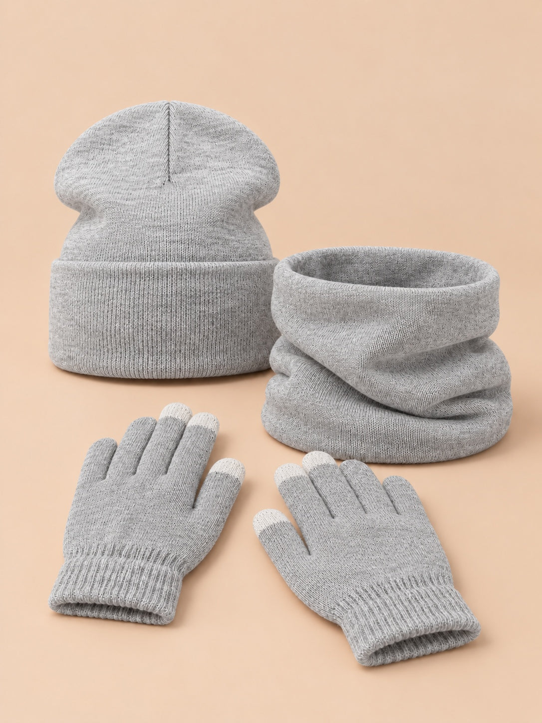 Set berretto, scaldacollo e guanti in maglia elasticizzata, colore grigio chiaro, vista frontale