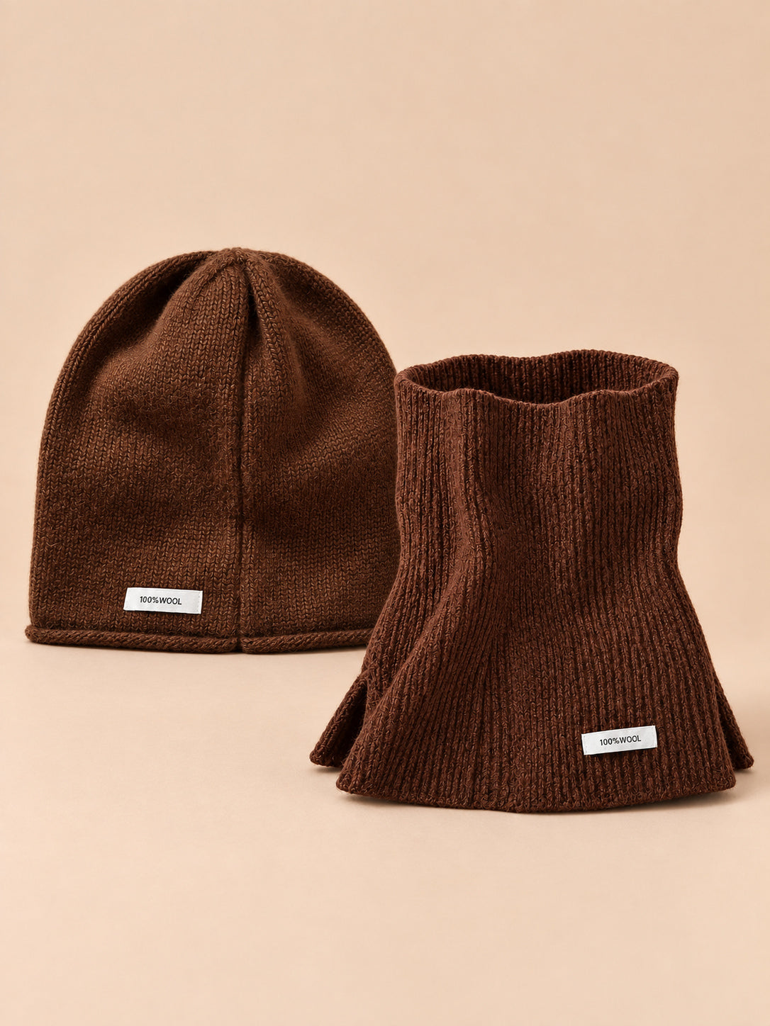 Set berretto e sciarpa con apertura da donna, stile coreano, colore marrone, vista frontale