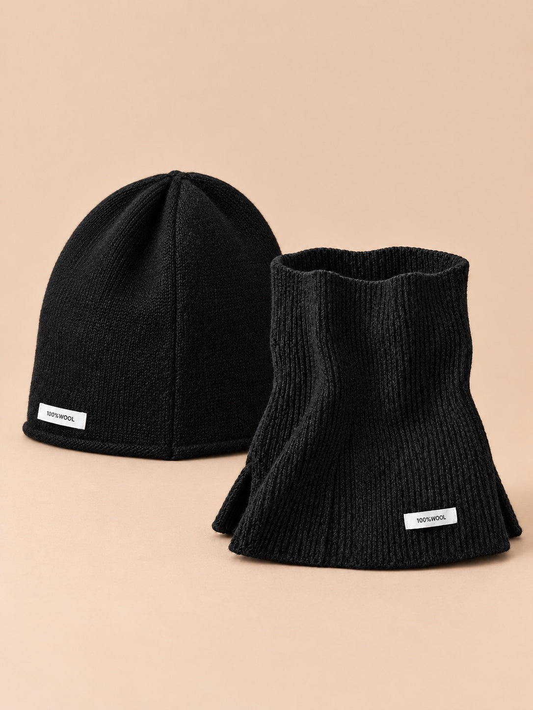 Set berretto e sciarpa con apertura da donna, stile coreano, colore nero, vista di tre quarti