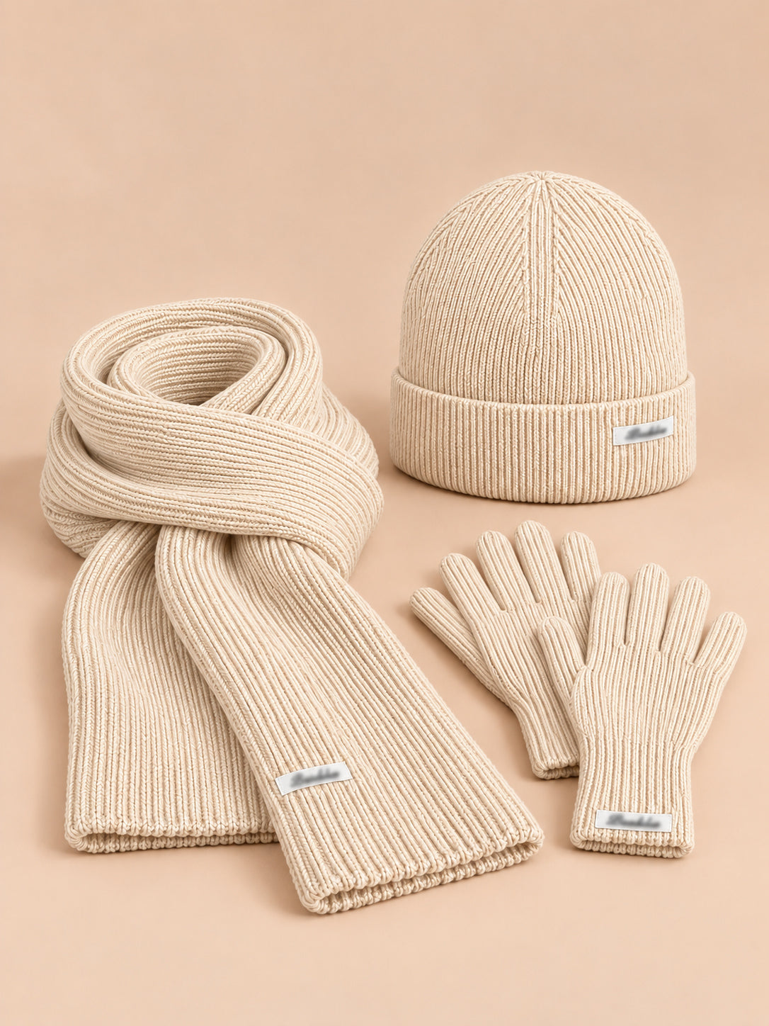 Set berretto, sciarpa e guanti da donna, stile coreano, colore bianco panna, vista frontale