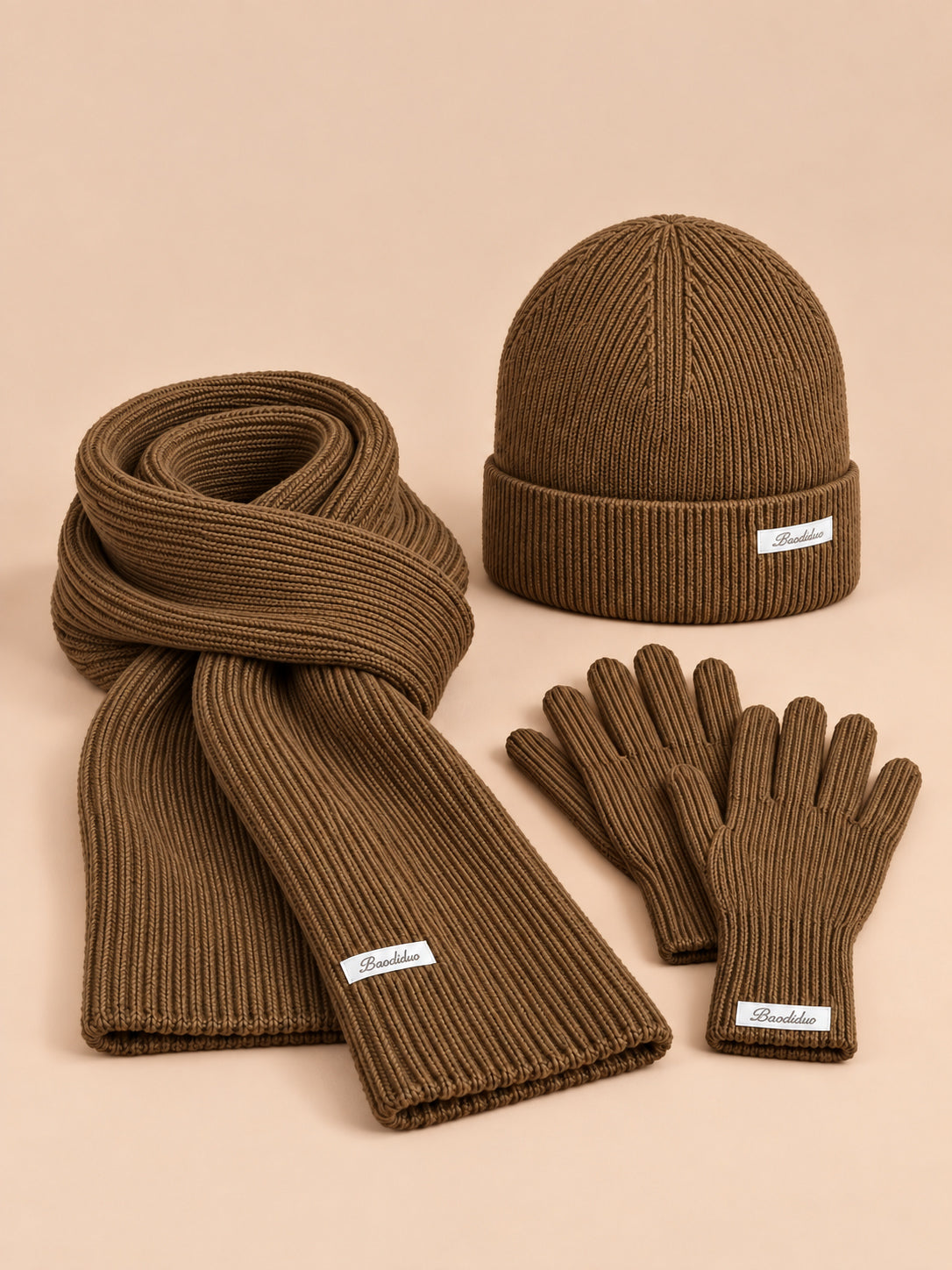 Set berretto, sciarpa e guanti da donna, stile coreano, colore caffè chiaro, vista frontale