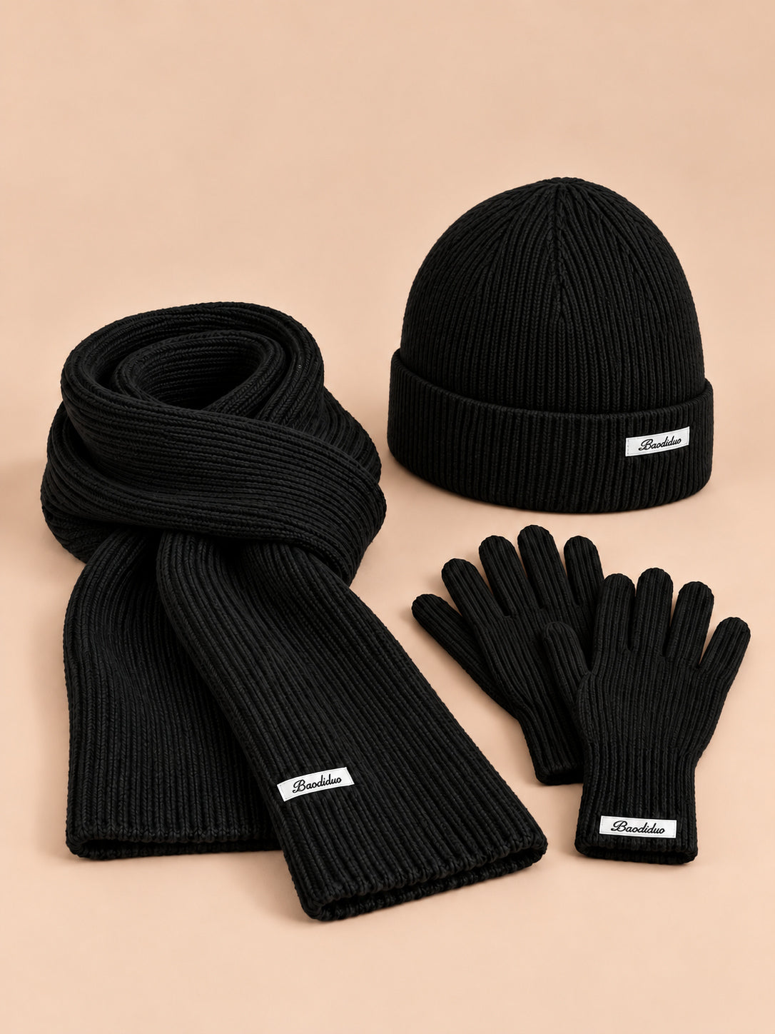Set berretto, sciarpa e guanti da donna, stile coreano, colore nero, vista di tre quarti