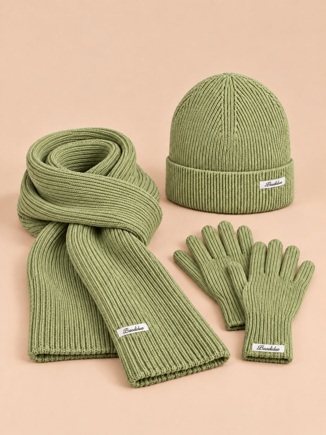 Set berretto, sciarpa e guanti da donna, stile coreano, colore verde chiaro, vista frontale