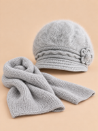 Set berretto e sciarpa da donna con fiori e fodera in pile, colore grigio, vista frontale
