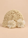 Cappello beige in cotone all’uncinetto con motivi floreali traforati in stile giapponese, vista frontale