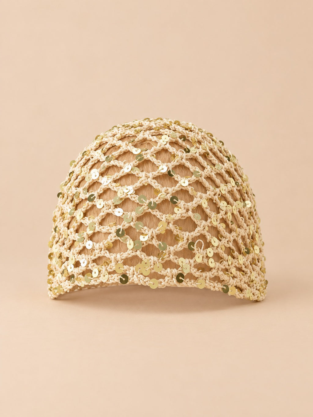 Cappello foulard a rete lavorata a maglia traforata, colore beige, vista frontale