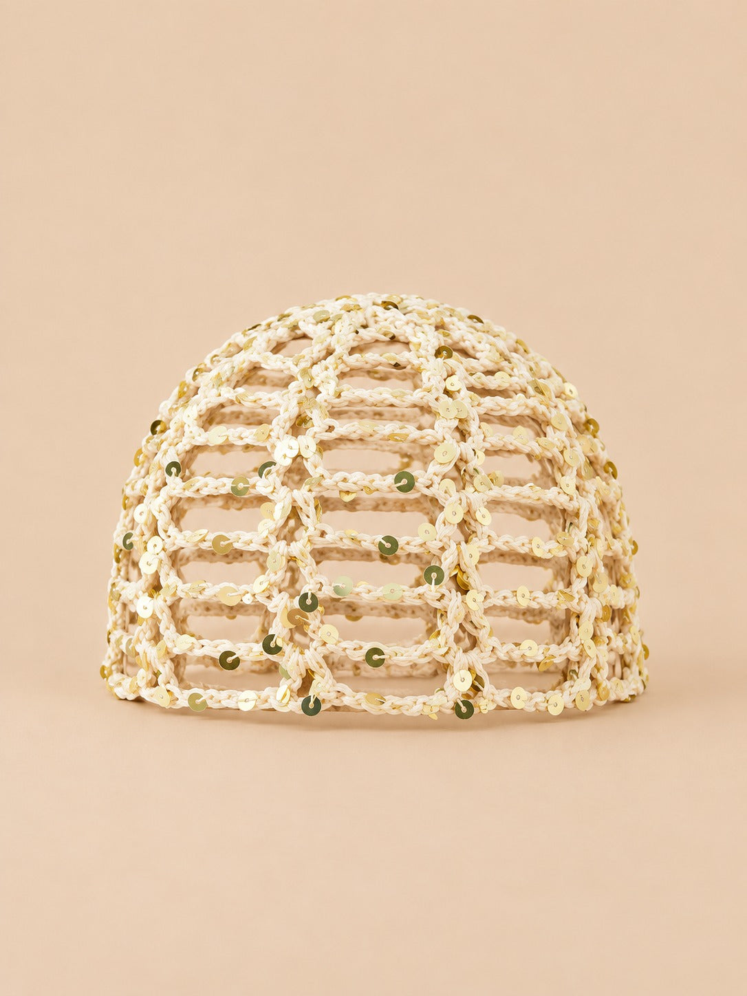 Cappello foulard a rete lavorata a maglia traforata, colore beige, vista frontale