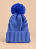 Berretto da sci in maglia con grande pompon soffice, senza logo, colore blu, vista frontale