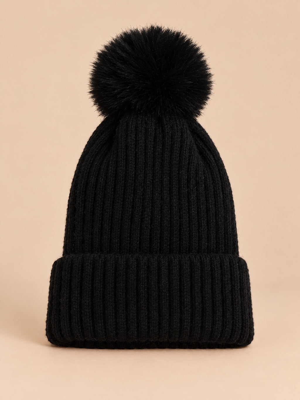Berretto da sci in maglia con grande pompon soffice, senza logo, colore nero, vista frontale
