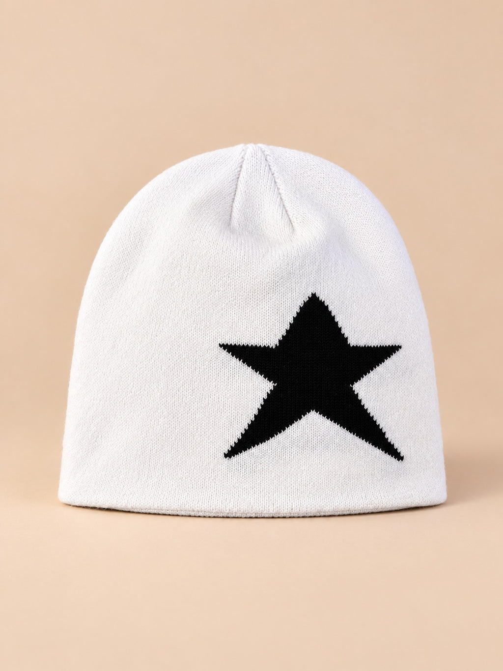 Berretto hip-hop vintage con stella, stile streetwear, colori bianco e nero, vista frontale