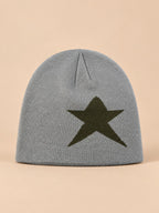 Berretto vintage grigio e verde con stella, in stile hip-hop streetwear, fotografato di fronte