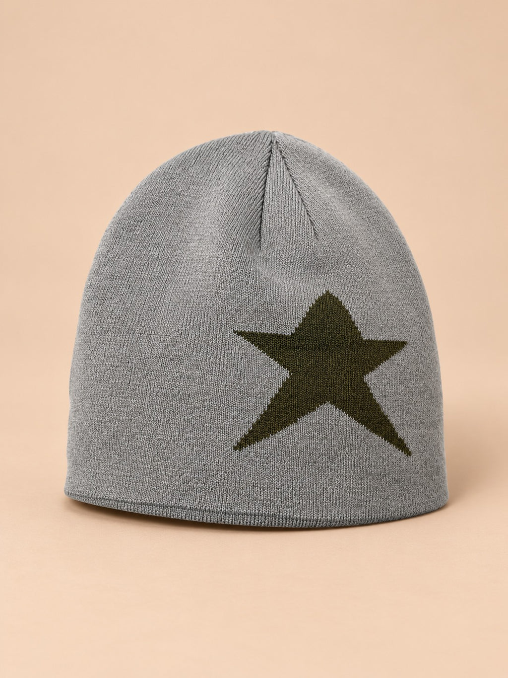 Berretto hip-hop vintage con stella, stile streetwear, colori grigio e verde, vista di tre quarti