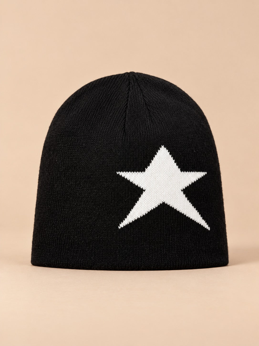 Berretto hip-hop vintage con stella, stile streetwear, colori nero e bianco, vista frontale