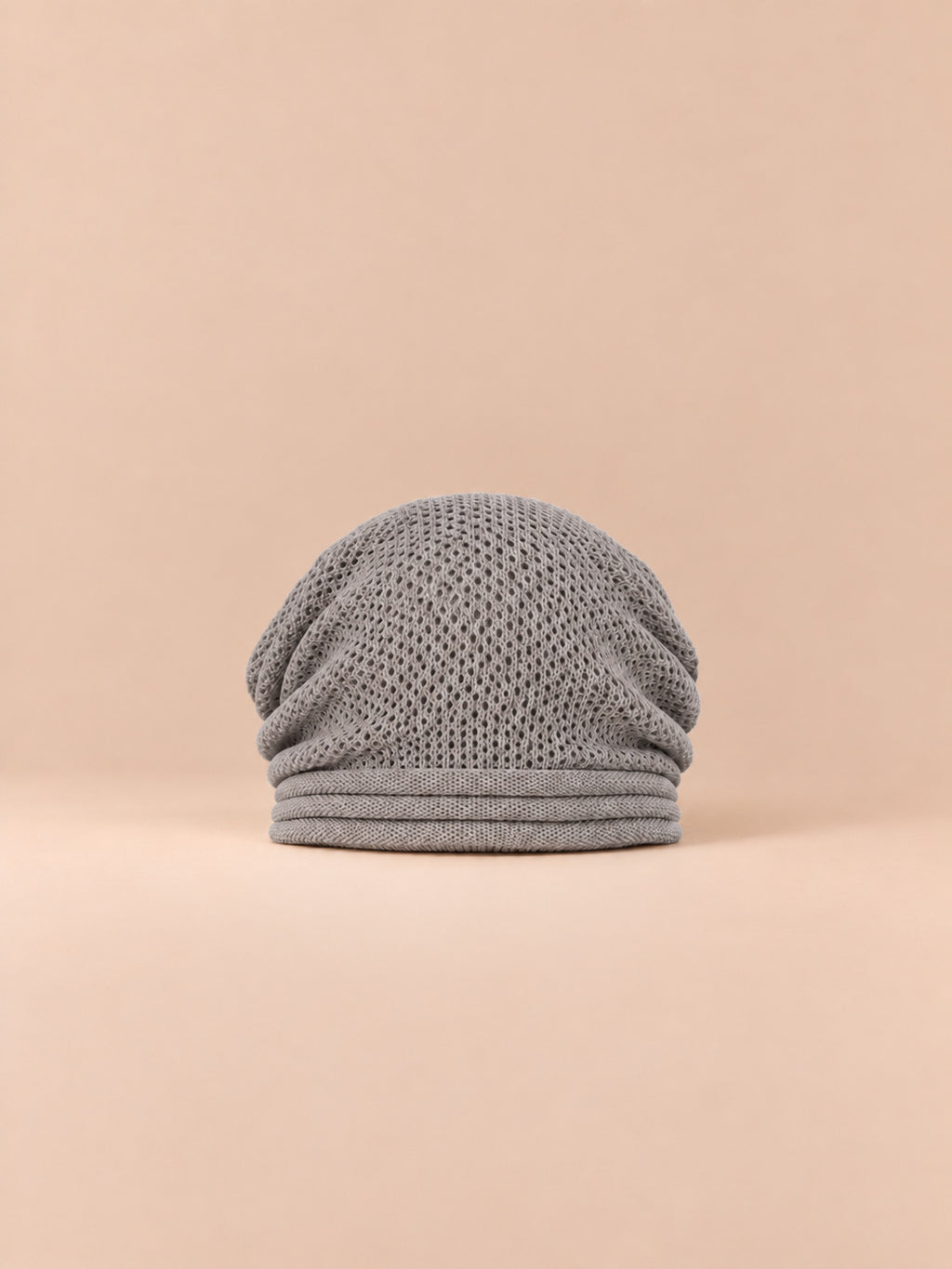 Berretto oversize in maglia caldo e antivento, colore grigio chiaro, vista frontale
