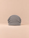 Berretto oversize in maglia caldo e antivento, colore grigio chiaro, vista frontale
