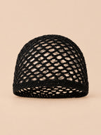 Cappello nero a rete di cotone effetto uncinetto, a tinta unita e con lavorazione ariosa, vista frontale