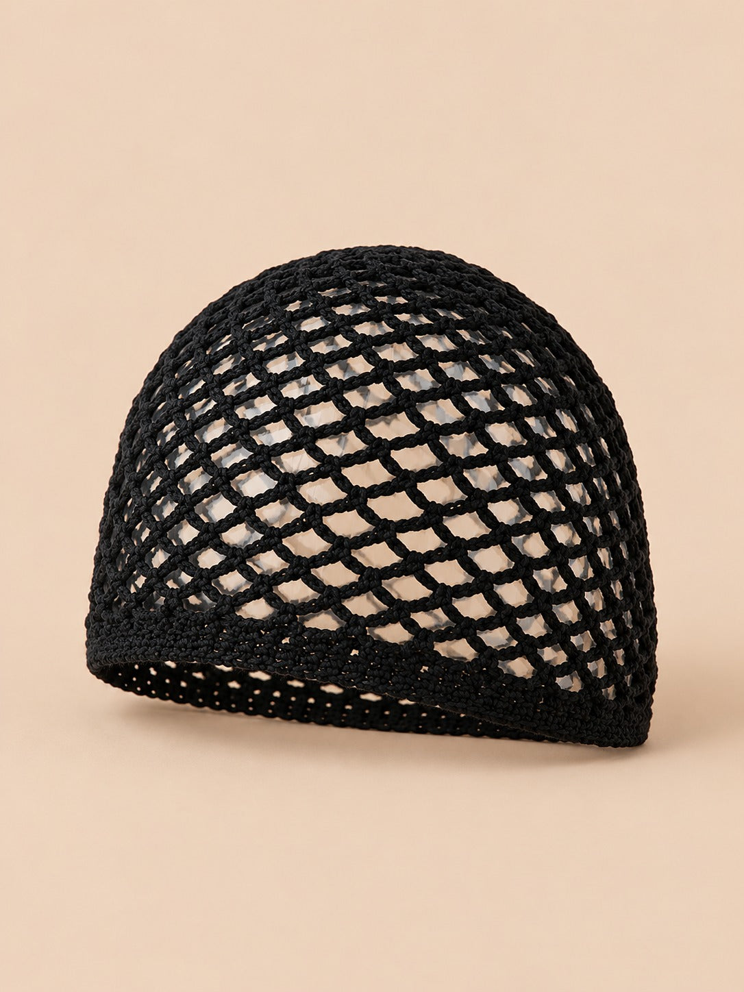 Cappello a rete in cotone traforato all’uncinetto per tutte le stagioni, colore nero, vista di tre quarti