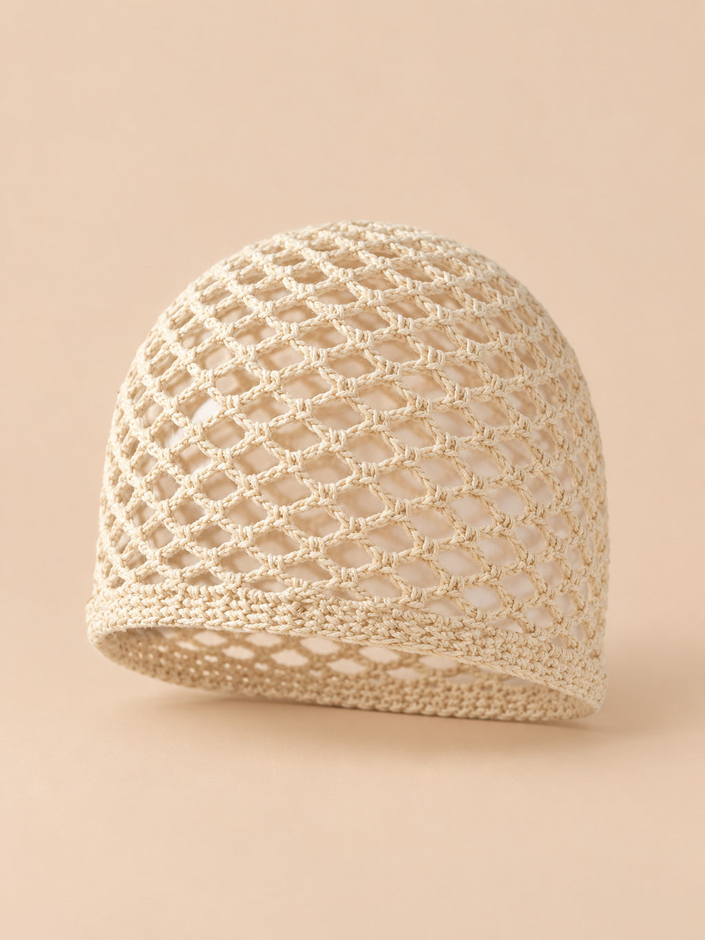 Cappello leggero da donna in cotone a rete traforato per l’estate, colore beige, vista di tre quarti