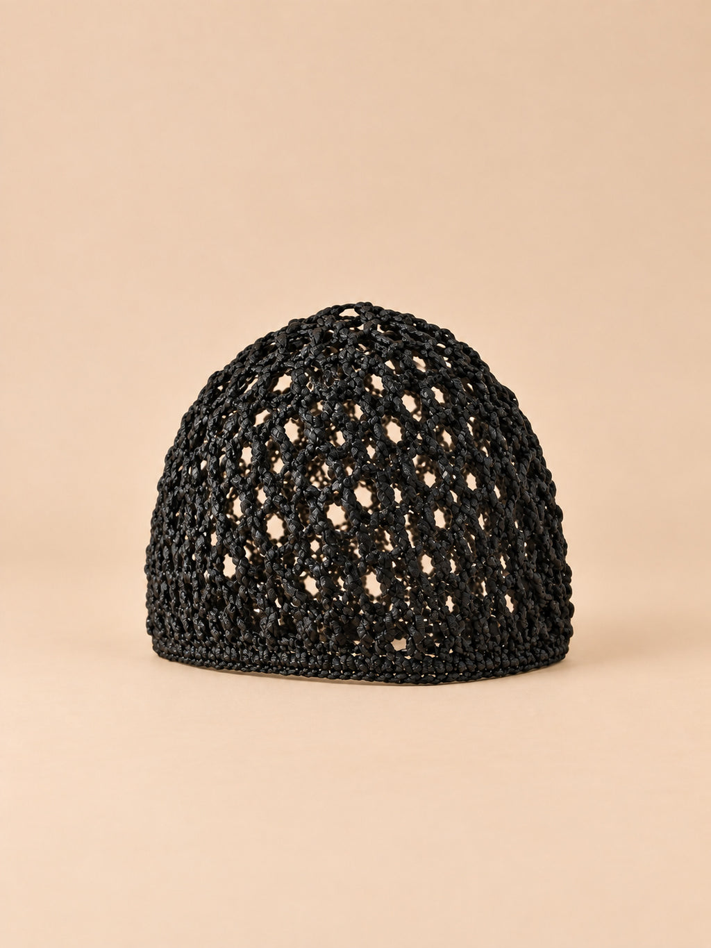 Turbante a rete traforato, elasticizzato e confortevole, colore nero, vista di tre quarti