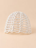 Cappello da donna all’uncinetto a rete brillante con paillettes, colore bianco, vista frontale