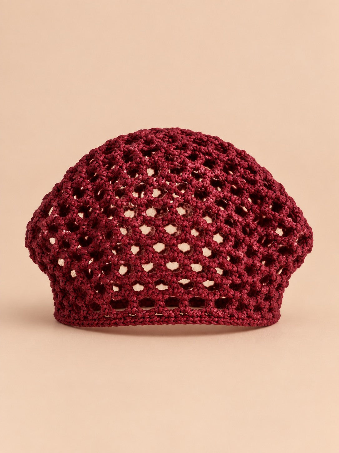 Cappello rétro a rete e a coste, lavorato all’uncinetto fine, colore bordeaux, vista frontale