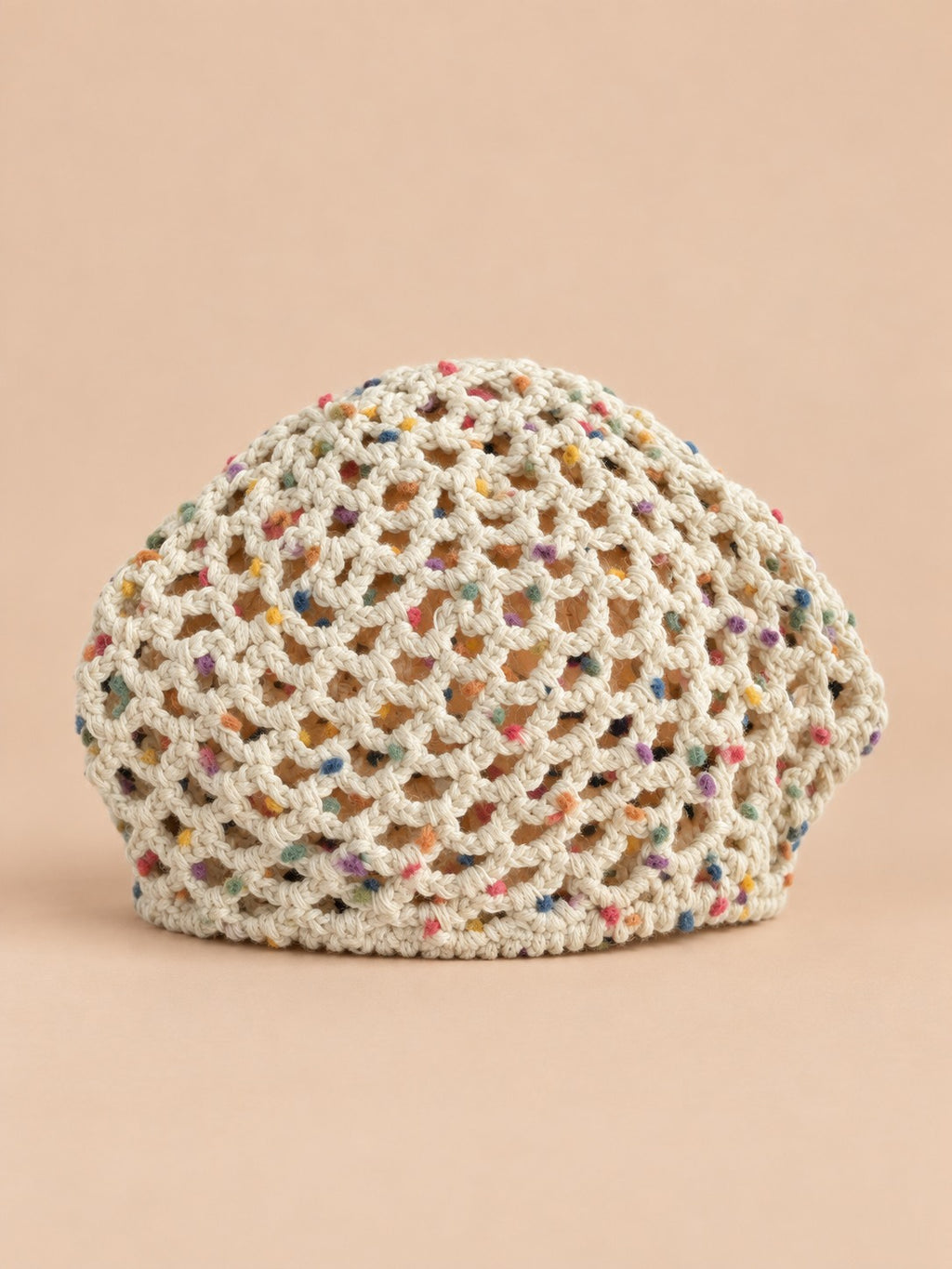 Cappello rétro a rete e a coste, lavorato all’uncinetto fine, colore multicolore, vista frontale
