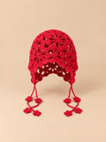 Cappello senza tesa all’uncinetto con fiori, stile bohémien, colore rosso, vista frontale