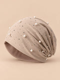Berretto slouchy da donna con perline e strass, colore beige, vista frontale nella foto del prodotto