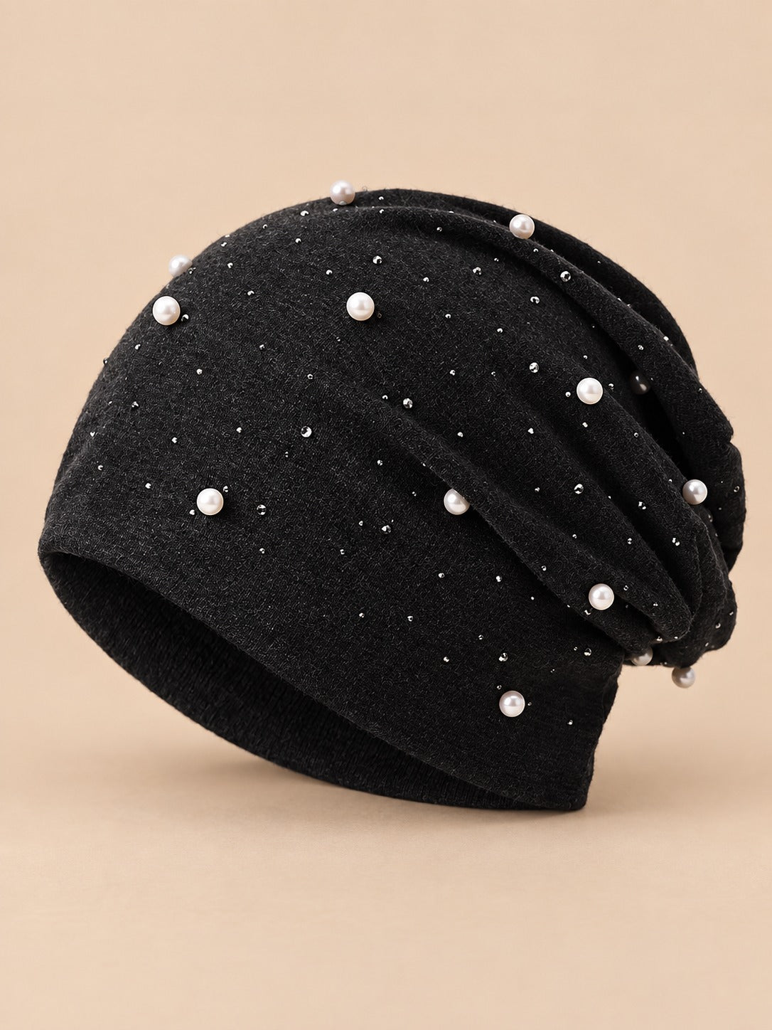 Berretto slouchy da donna con perline e strass, colore nero, vista di tre quarti