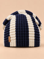 Berretto slouchy da donna a righe a contrasto, colori blu navy e beige, vista frontale