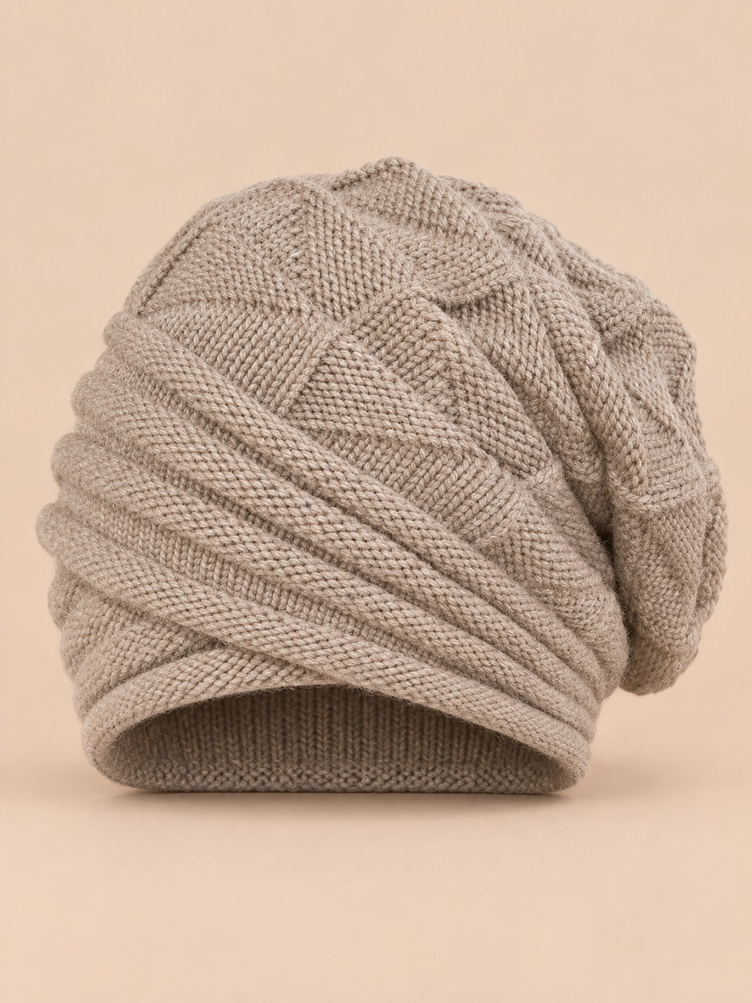 Berretto slouchy da donna ampio e caldo da sci, colore beige, vista frontale nella foto del prodotto