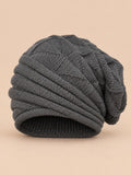 Berretto slouchy da donna ampio e caldo da sci, colore grigio, vista frontale nella foto del prodotto